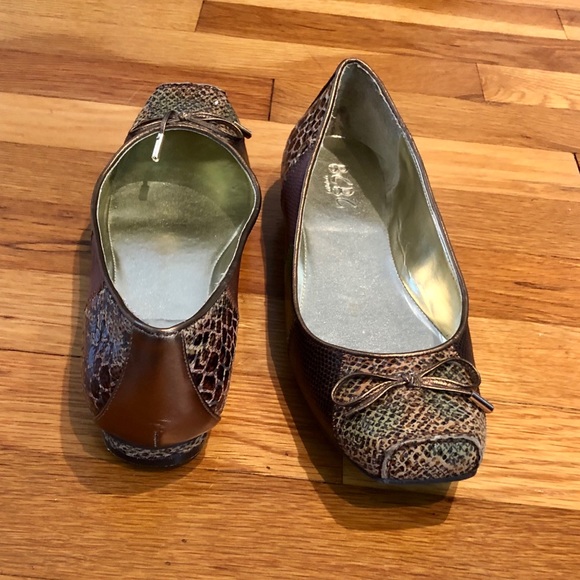 BCBG Paris Square toe earth tone flats with bow, size 7.5 - Picture 4 of 10